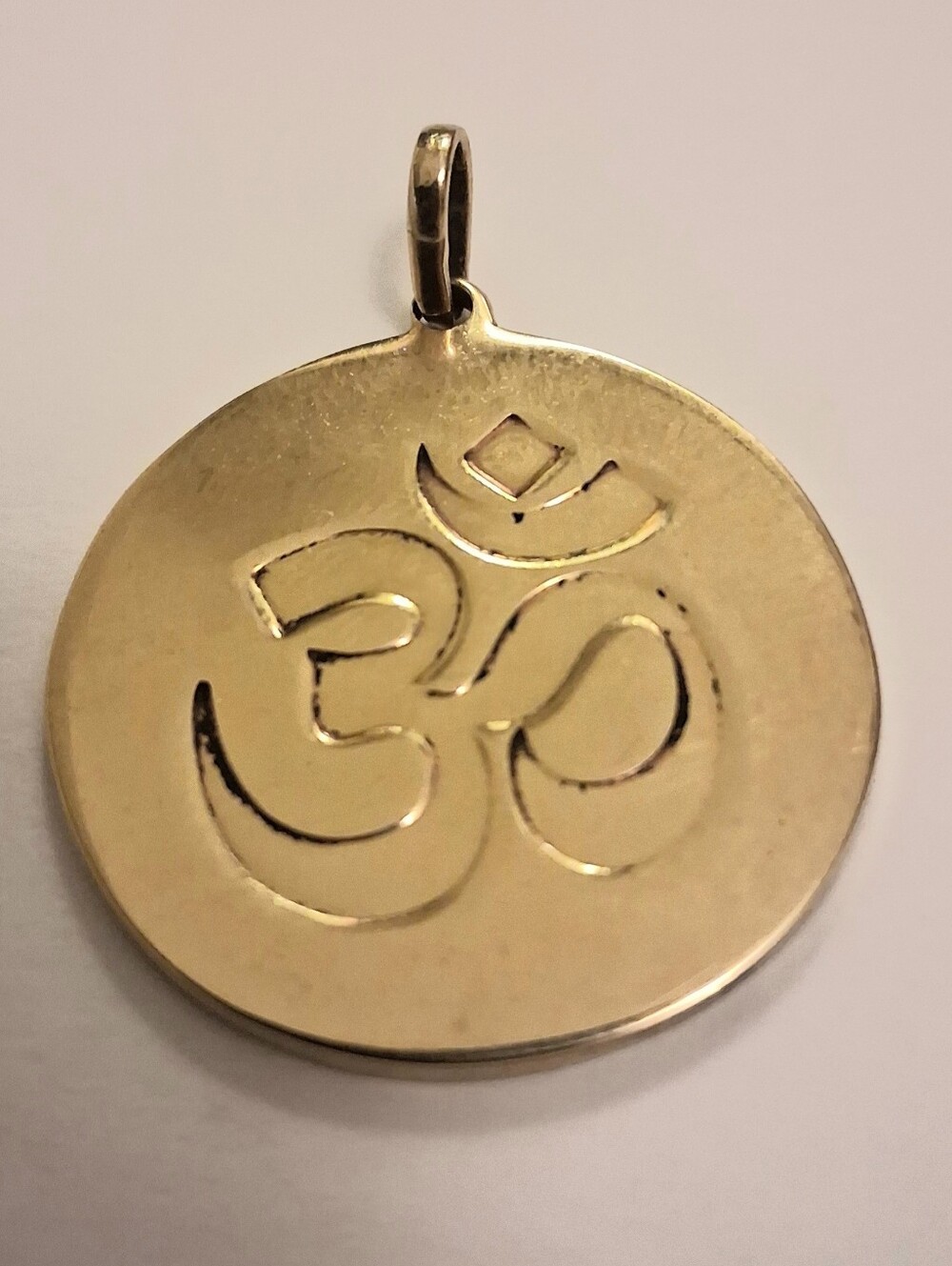 GOLD TONE  OM  SYMBOL PENDANT
